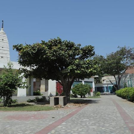 Radha Madhav Ashram Vrindāvan Zewnętrze zdjęcie