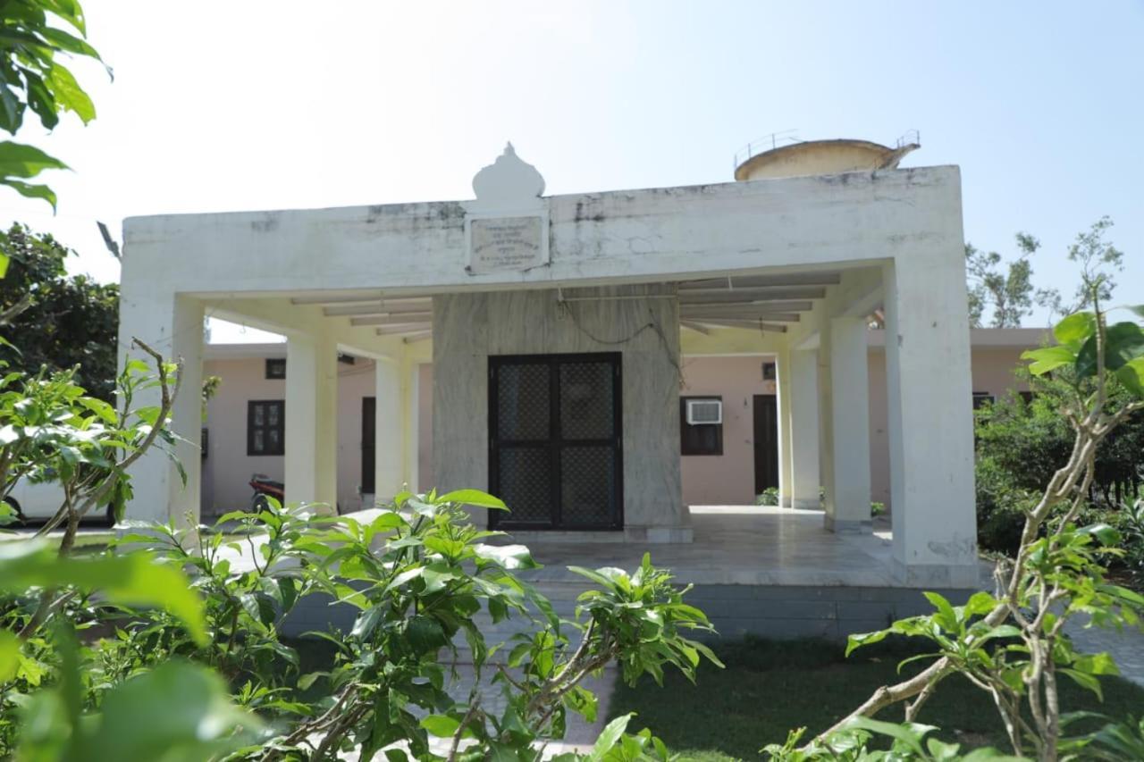 Radha Madhav Ashram Vrindāvan Zewnętrze zdjęcie