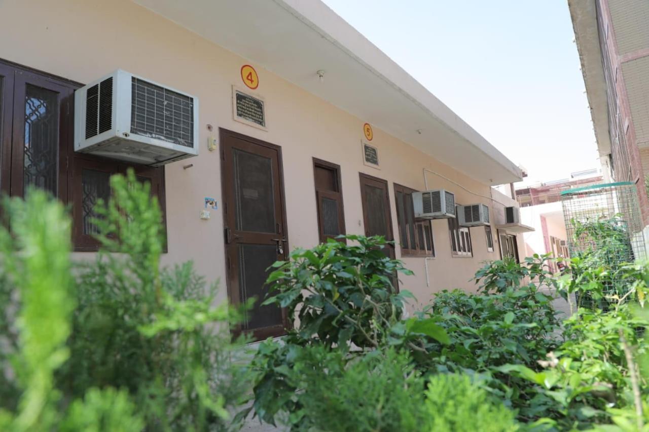 Radha Madhav Ashram Vrindāvan Zewnętrze zdjęcie