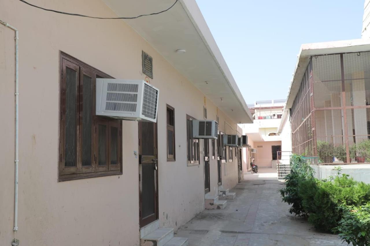 Radha Madhav Ashram Vrindāvan Zewnętrze zdjęcie